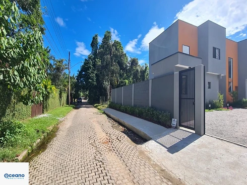 Casa em condomínio em Camburi, São Sebastião
