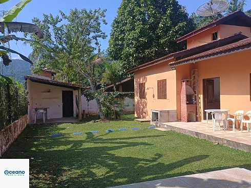 À Venda - Casa Térrea em Lote Triplo no Village Sertão de Cambury