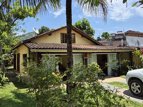 Casa em Sertão do Camburi, São Sebastião