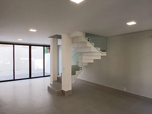Luxuosa Casa Tríplex no Condomínio Cambury Residence Ii ? a 200m da Praia de Camburi! - Foto 6