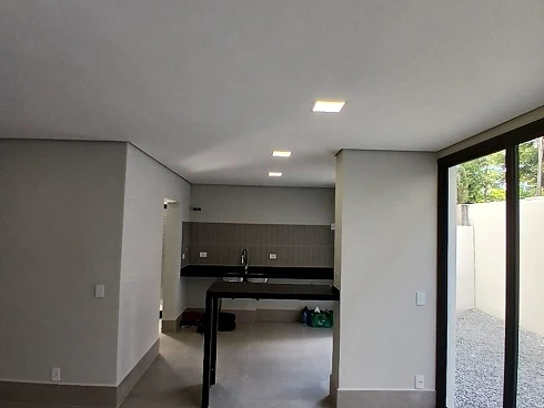 Luxuosa Casa Tríplex no Condomínio Cambury Residence Ii ? a 200m da Praia de Camburi! - Foto 9