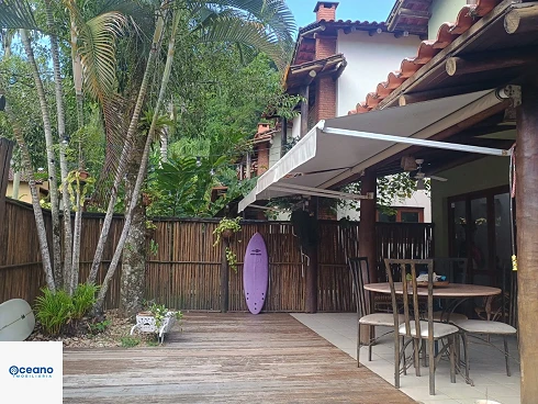 Casa em condomínio em Camburi, São Sebastião