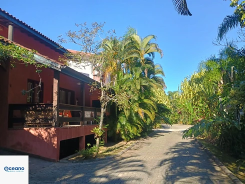 Casa em condomínio em Camburi, São Sebastião