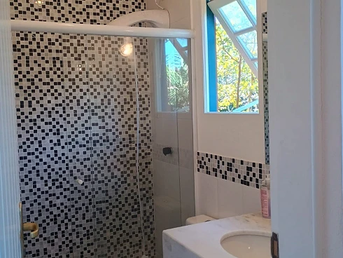 Locação Anual, Venda ou Temporada em Camburizinho - Casa em Condomínio a 250m da Praia. - Foto 8