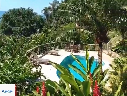 Casa em condomínio em Camburi, São Sebastião