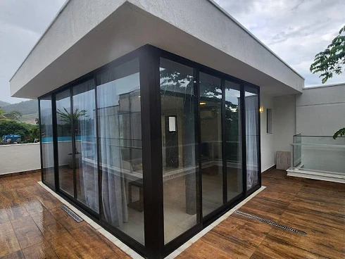 Casa em condomínio em Camburi, São Sebastião