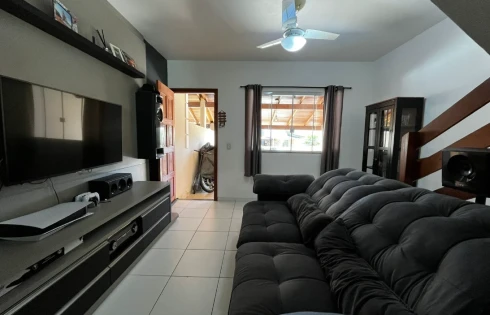 Sobrado geminado em Forquilhas, São José
