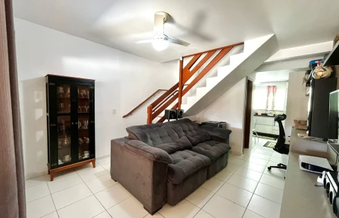 Sobrado geminado em Forquilhas, São José