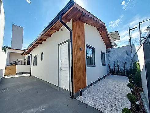 Casa com Piscina e Edícula à Venda em Serraria, São José - Casa em Serraria, São José - Foto 1