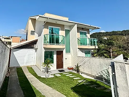 Sobrado com 2 quartos em Forquilhas Leste, São José