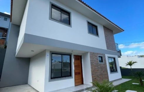 Sobrado geminado em Potecas, São José
