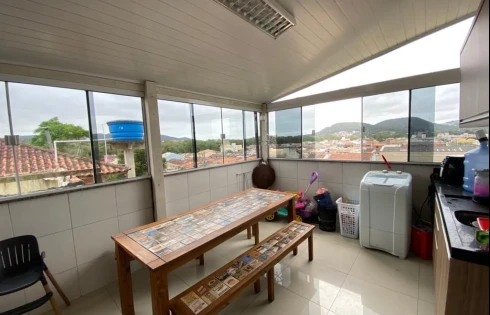 Sobrado geminado em Forquilhas, São José