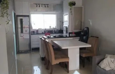 Sobrado geminado em Potecas, São José