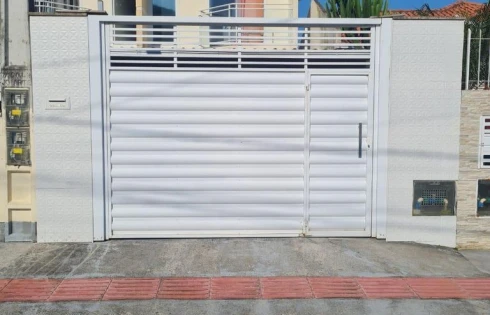 Sobrado geminado em Forquilhas, São José
