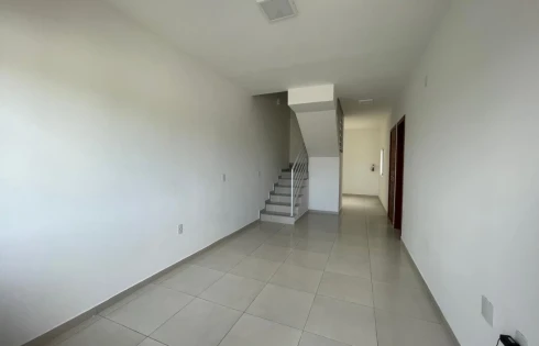 Sobrado geminado em Potecas, São José