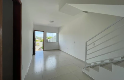 Sobrado geminado em Potecas, São José
