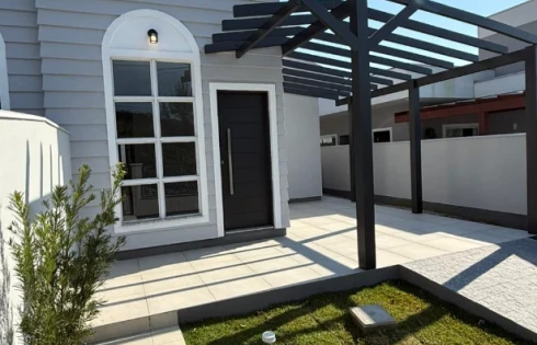 Casa em Fundos, Biguaçu