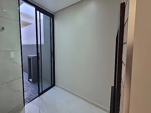Casa Nova no Fraron | 2 Suítes | Pé-Direito Duplo - Foto 9