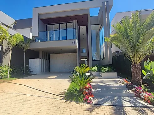 Linda Casa de 3 Quartos no Condominio Gran Park