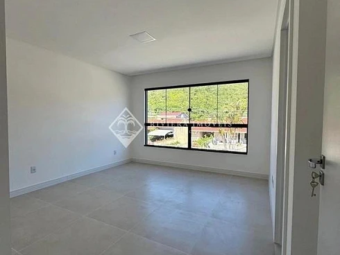 Sobrado geminado em Av Severiano dos Santos, Porto Belo