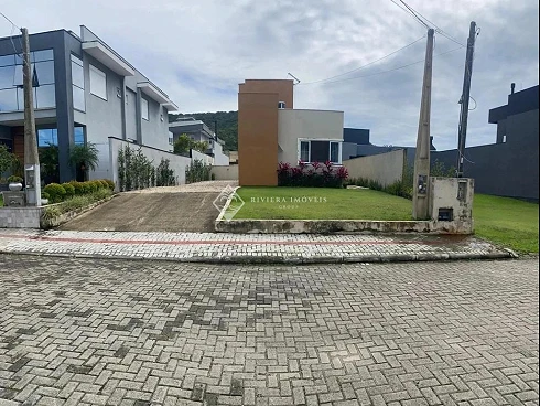 Zimbros, Bombinhas