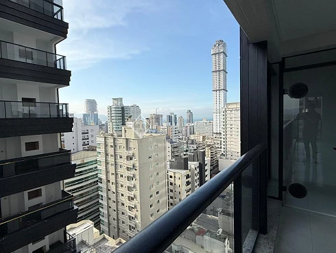 Apartamento em Meia Praia, Itapema