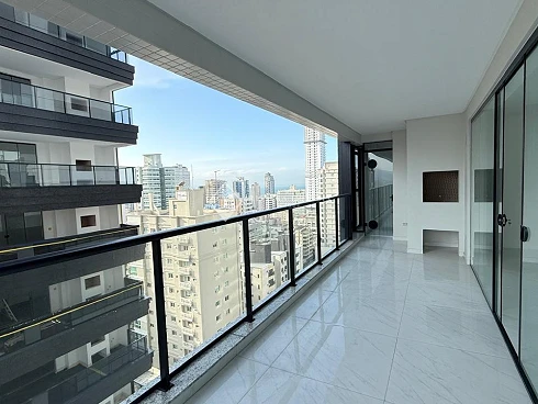 Apartamento em Meia Praia, Itapema