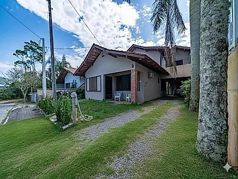 Casa 5 Quartos no Casa 05 Dormitórios, sendo 02 Deles Suítes - Bombas - Casa em Bombas, Bombinhas - Foto 1