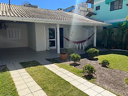 Casa 3 Quartos com 1 Suíte e 95m² - Bombas - Casa em Bombas, Bombinhas - Foto 1