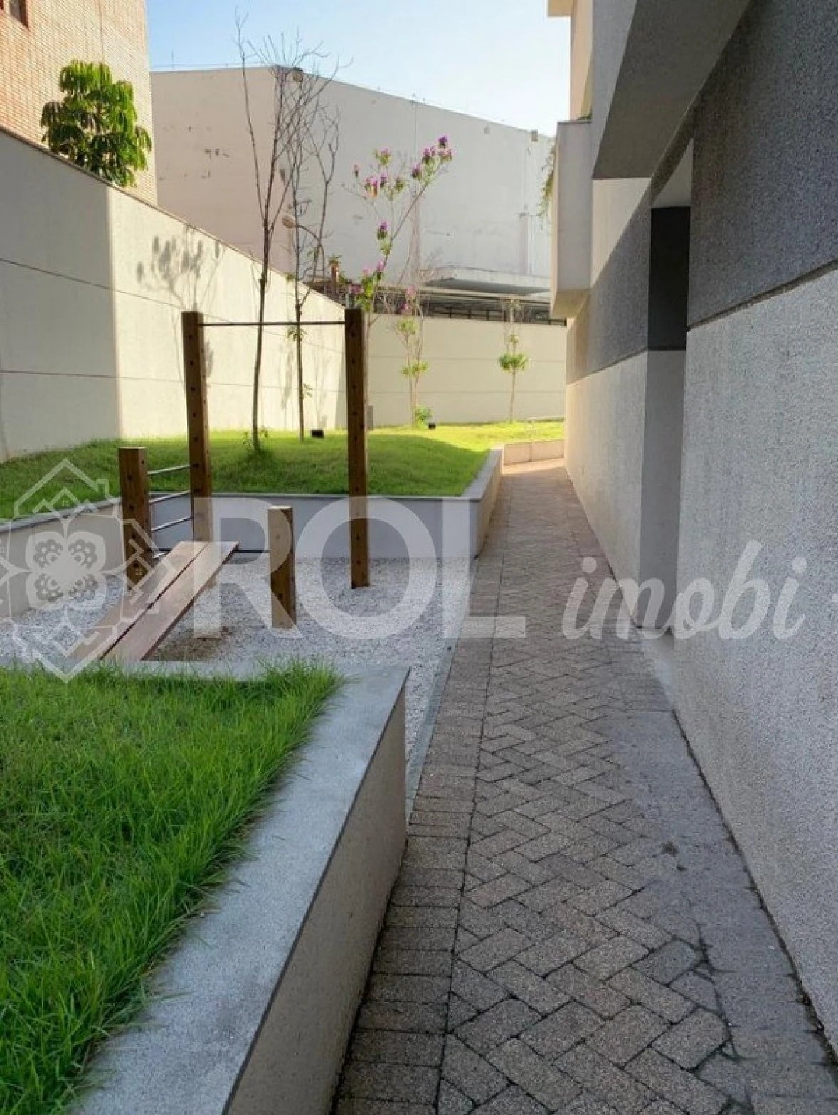Cobertura Alto Padrão Mobiliada e Decorada / 2 Suítes, Varanda, 2 Vagas, Pé Direito Alto - Foto 17