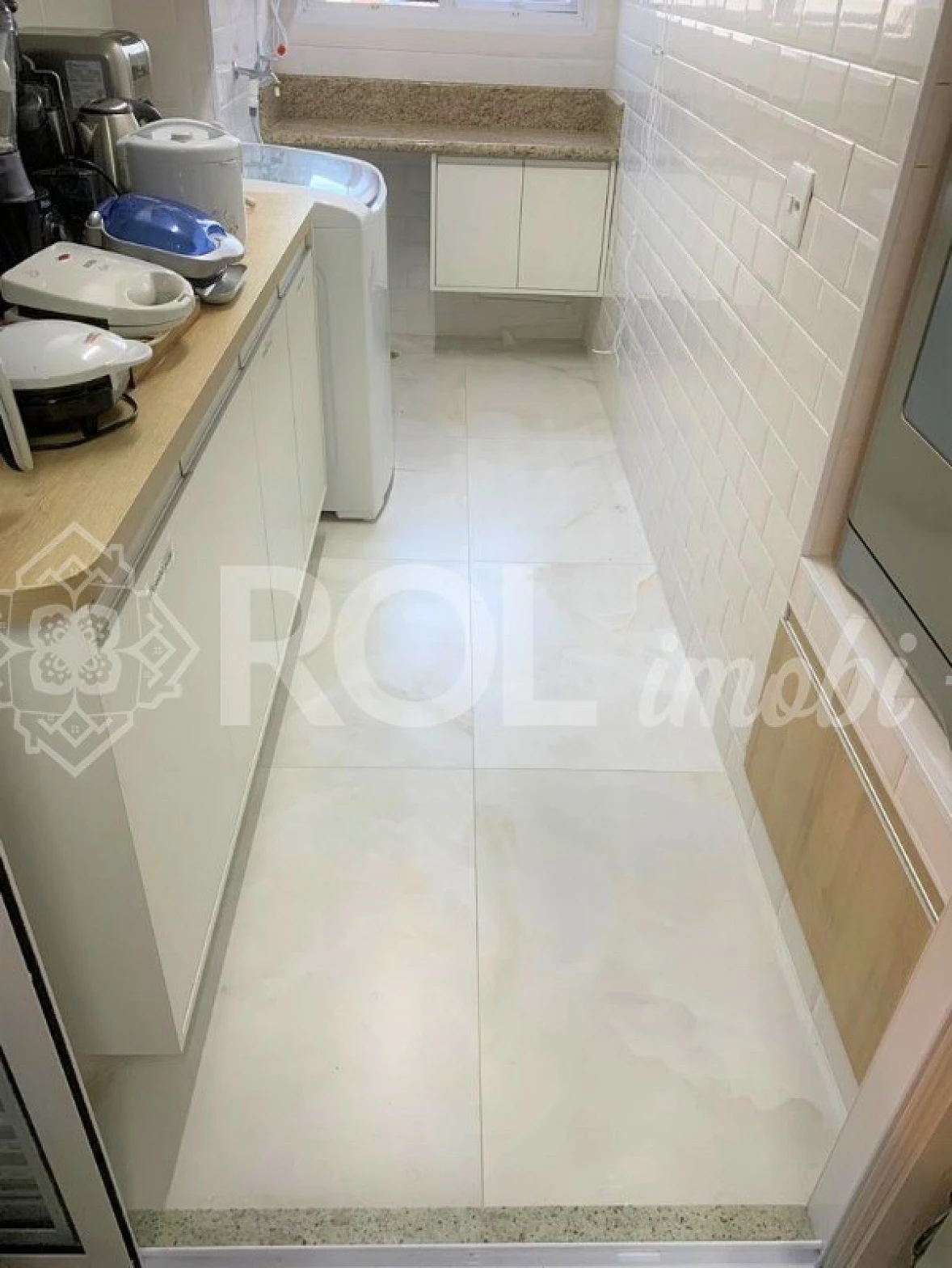 Cobertura Alto Padrão Mobiliada e Decorada / 2 Suítes, Varanda, 2 Vagas, Pé Direito Alto - Foto 23