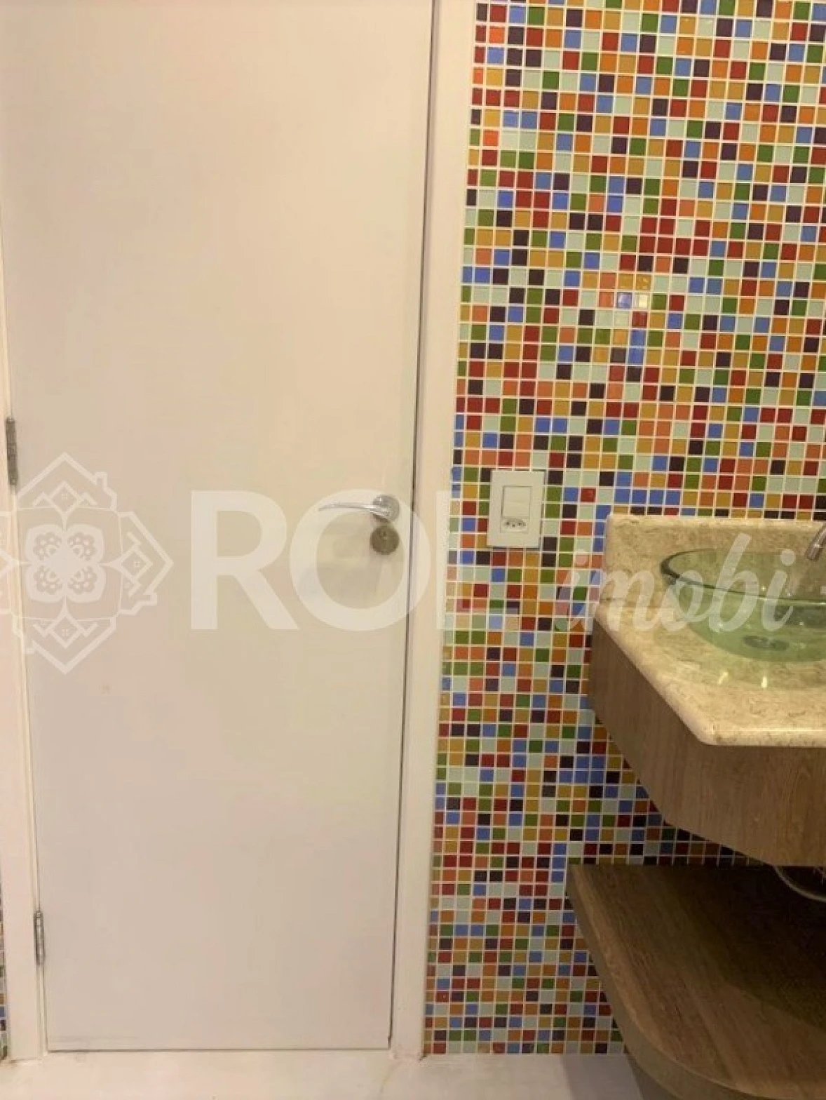 Cobertura Alto Padrão Mobiliada e Decorada / 2 Suítes, Varanda, 2 Vagas, Pé Direito Alto - Foto 37