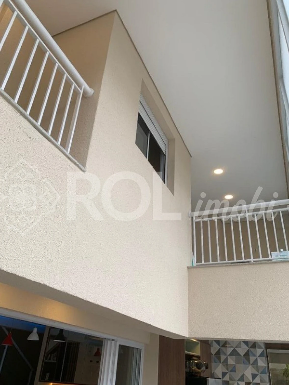 Cobertura Alto Padrão Mobiliada e Decorada / 2 Suítes, Varanda, 2 Vagas, Pé Direito Alto - Foto 40