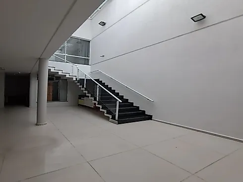 Prédio  Comercial com 288² - Vagas para 03 Carros -  Locação - Foto 2