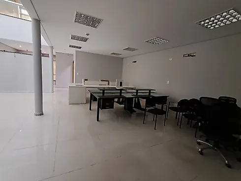 Prédio  Comercial com 288² - Vagas para 03 Carros -  Locação - Foto 39