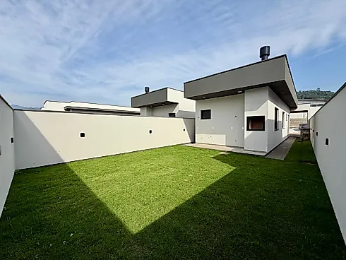 Casa 2 Dormitórios, sendo 1 Suíte - Foto 13
