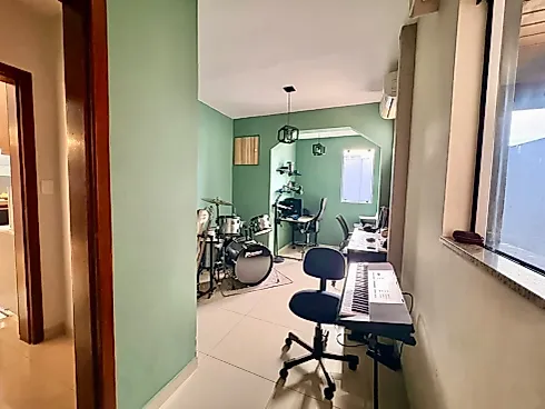 Casa 4 Dormitórios, sendo 1 Suíte e 1 Suíte Master - Foto 12