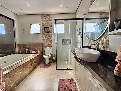 Casa 4 Dormitórios, sendo 1 Suíte e 1 Suíte Master - Foto 32