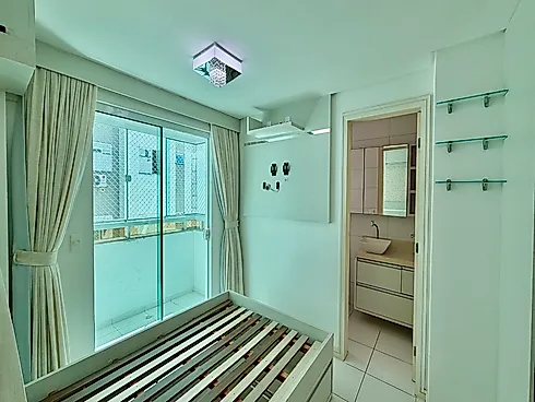 Apartamento 2 Dormitórios, sendo 1 Suíte com Closet - Foto 13