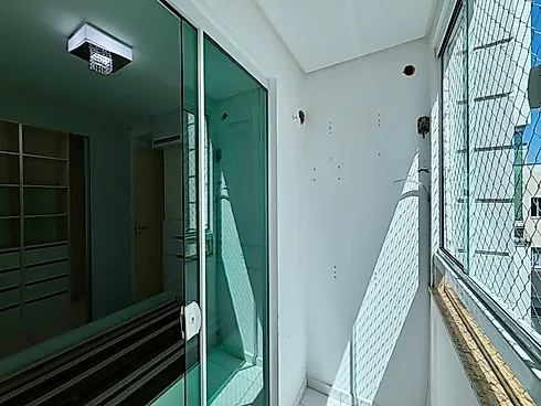 Apartamento 2 Dormitórios, sendo 1 Suíte com Closet - Foto 16
