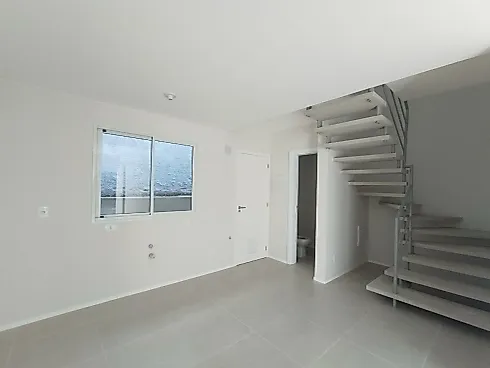 Sobrado geminado em Forquilhas Leste, São José