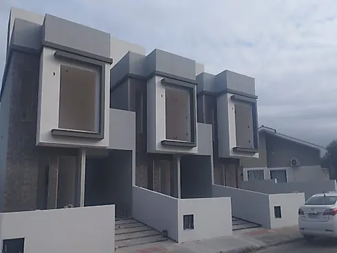 Sobrado geminado em Bela Vista, Palhoça