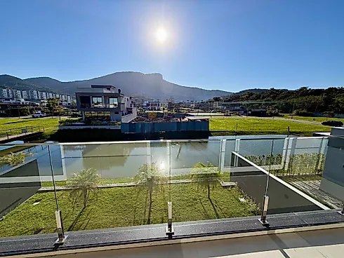 Casa 3 Dormitórios, sendo 1 Suíte, Fundo Lago - Foto 24