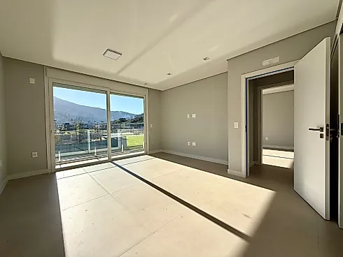 Casa 3 Dormitórios, sendo 1 Suíte, Fundo Lago - Foto 18