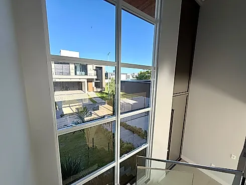 Casa 3 Dormitórios, sendo 1 Suíte, Fundo Lago - Foto 12