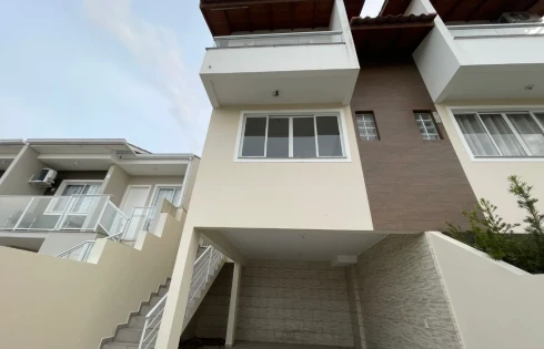 Sobrado Geminado com 2 quartos em Bela Vista, Palhoça