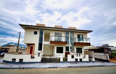 Sobrado Geminado com 2 quartos em Bela Vista, Palhoça