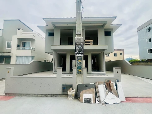 Sobrado geminado em Nova Palhoça, Palhoça