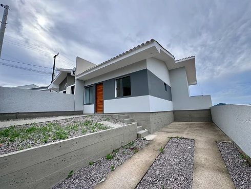 Casa Geminada 2 Dormitórios, sendo 1 Suíte