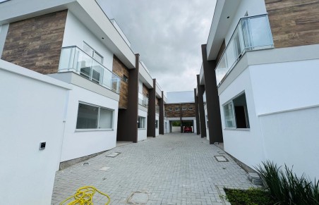 Sobrado Geminado com 2 quartos em Nova Palhoça, Palhoça